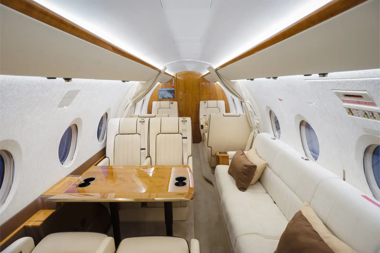 Gulfstream G280 VP-BBI operated by ASG Business Aviation photo 2