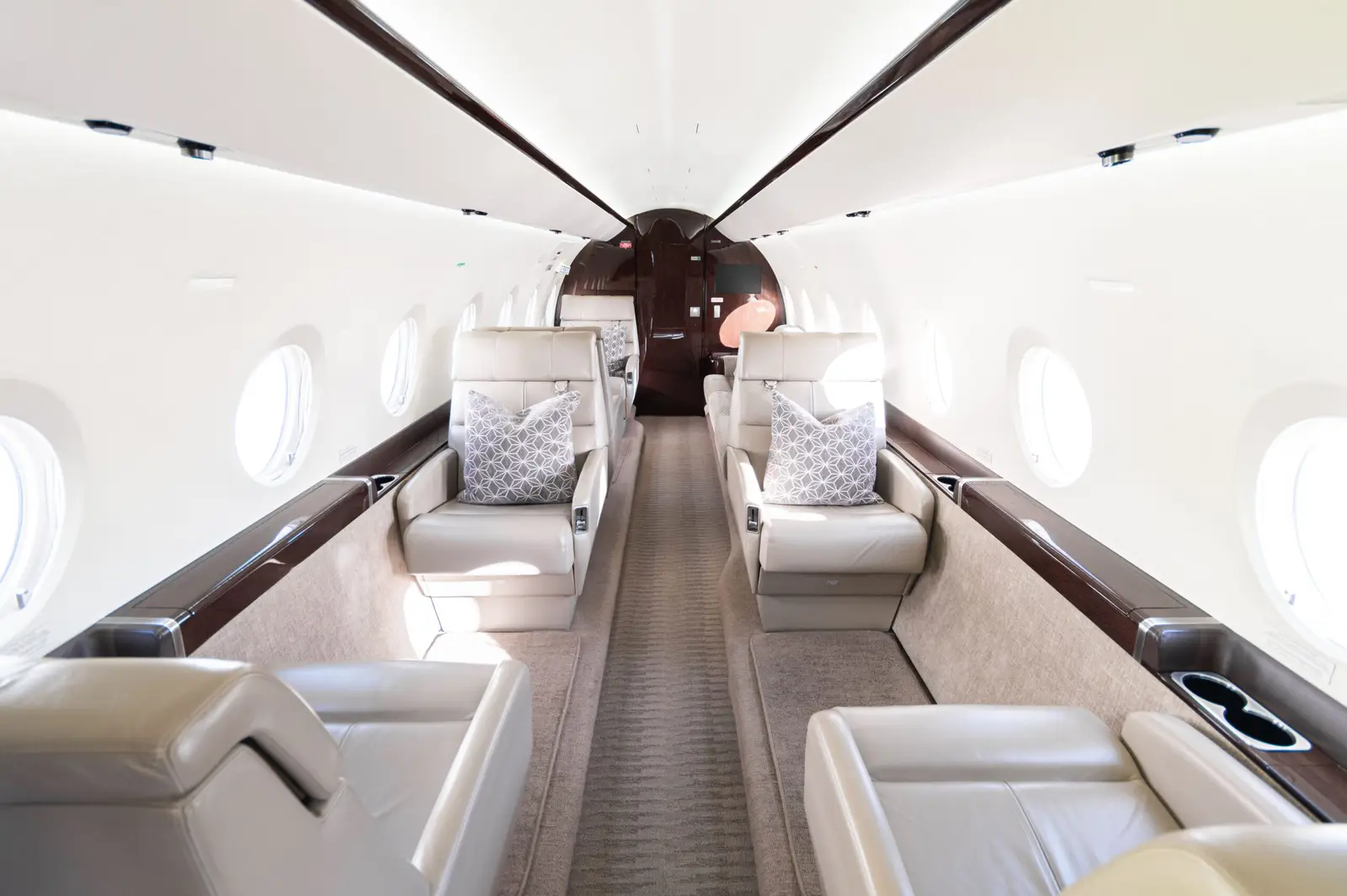 Gulfstream G280 VP-CFV