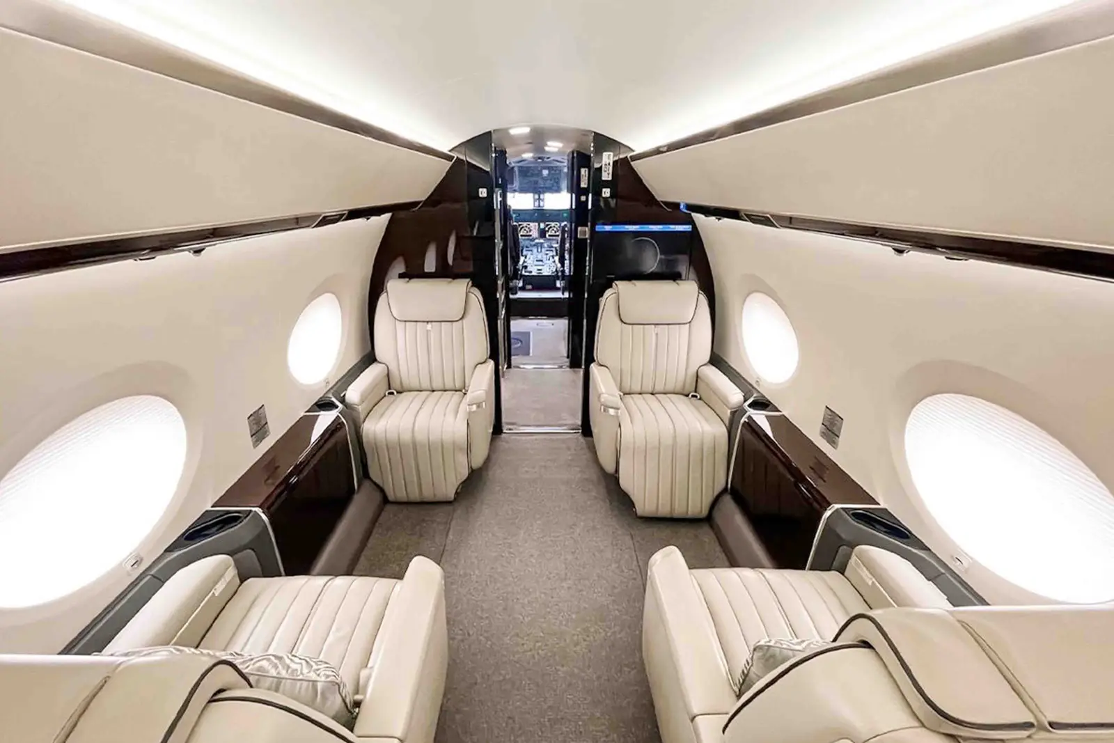 Gulfstream G450 VP-CWS operated by Luxaviation Asia photo 2