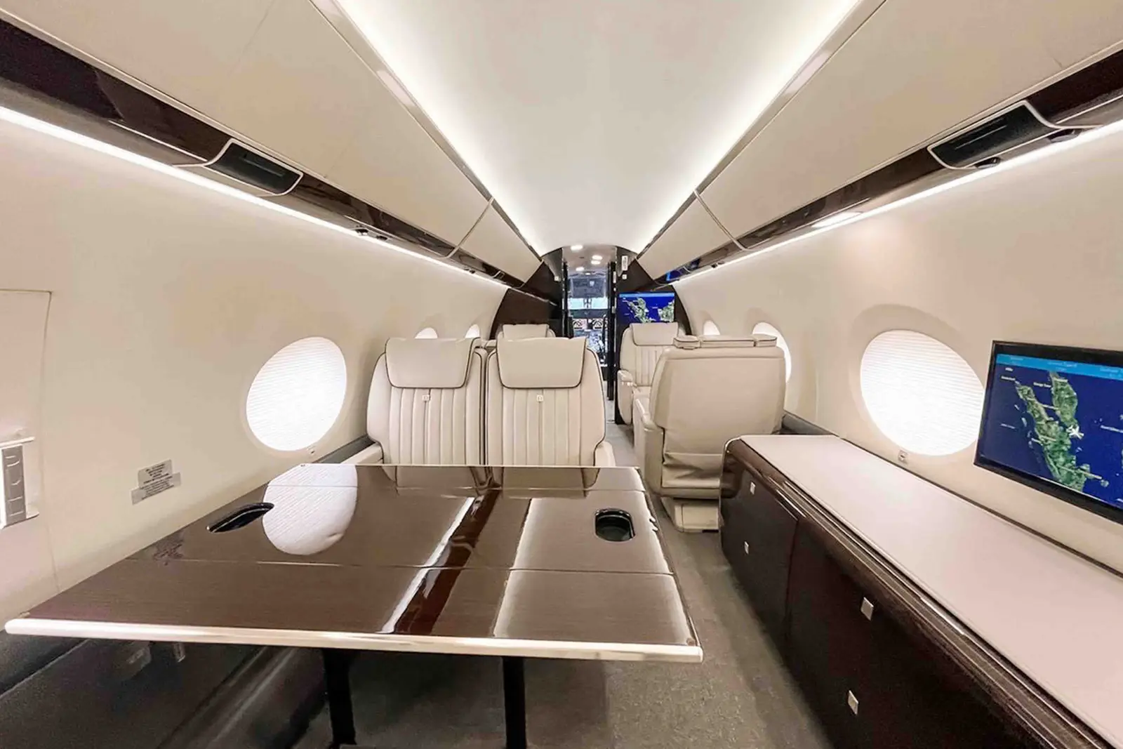 Gulfstream G450 VP-CWS operated by Luxaviation Asia photo 3