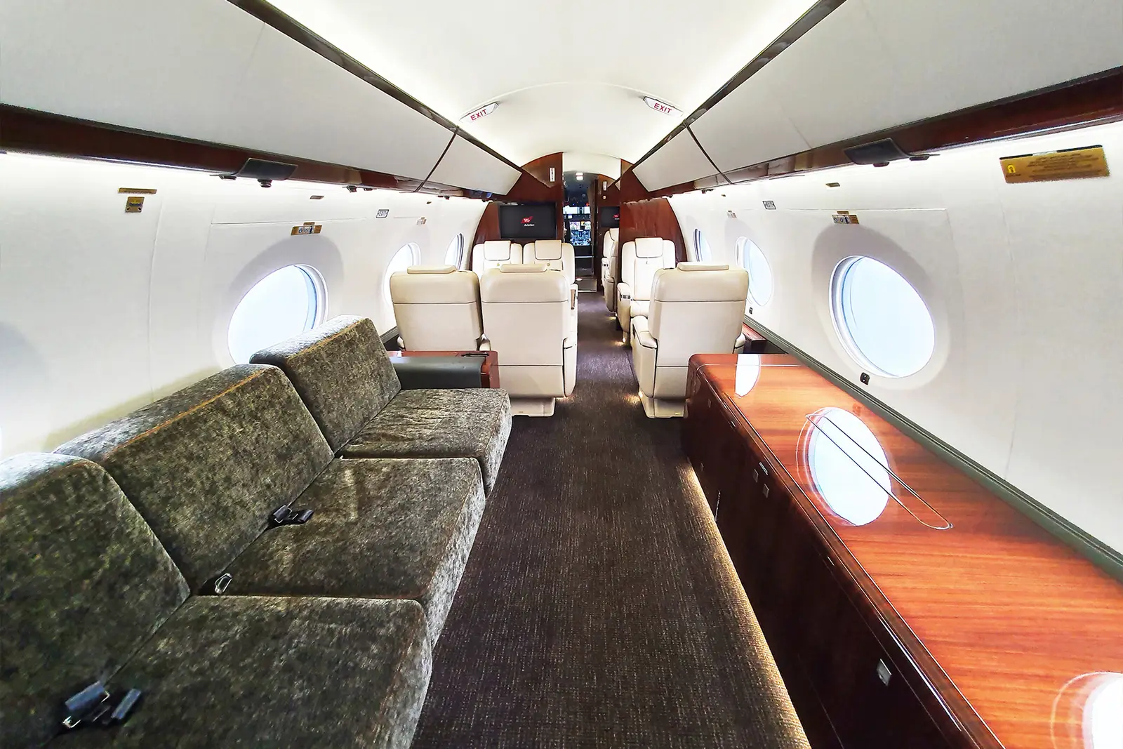 Gulfstream G650ER VP-CXX operated by TAG Aviation photo 3