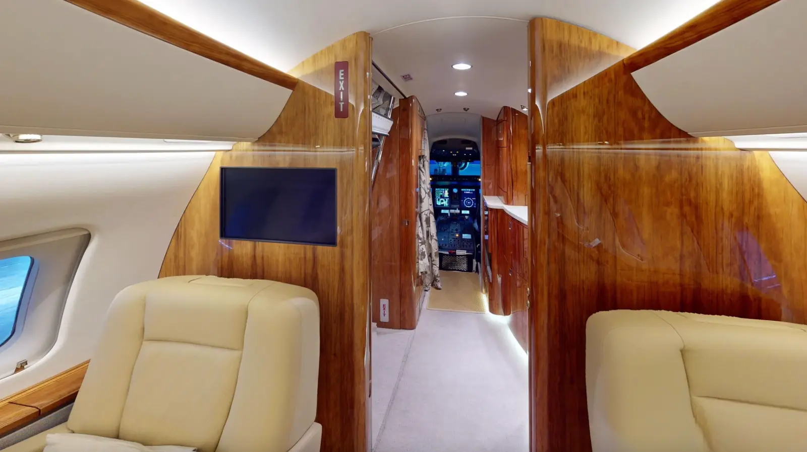 Bombardier Challenger 605 VQ-BAR operated by Comlux Aviation photo 3