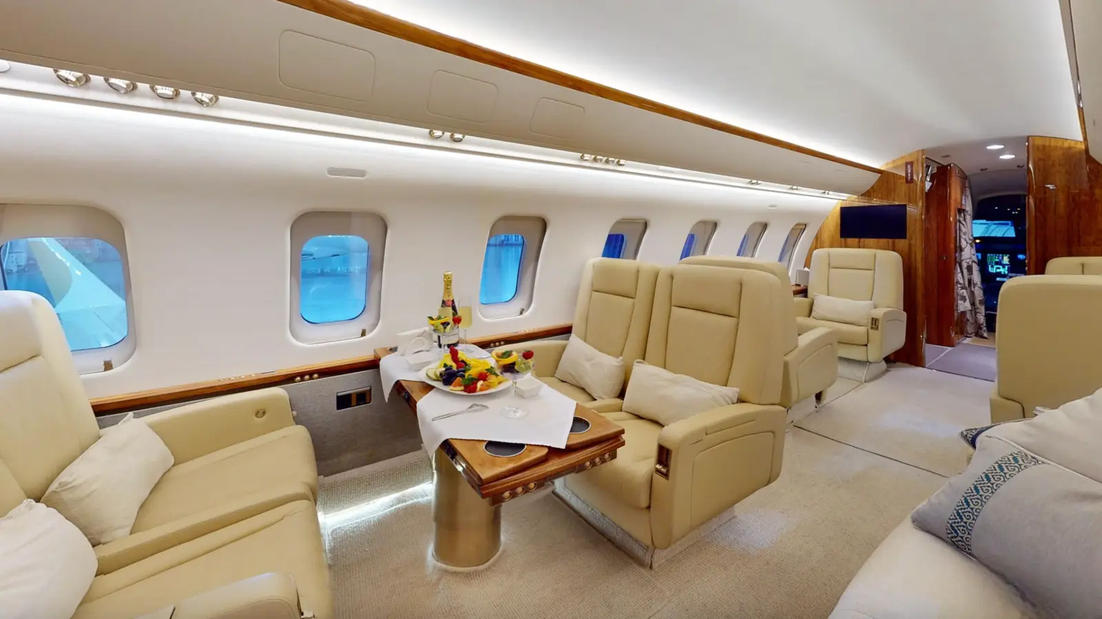 Bombardier Challenger 605 VQ-BAR operated by Comlux Aviation photo 4
