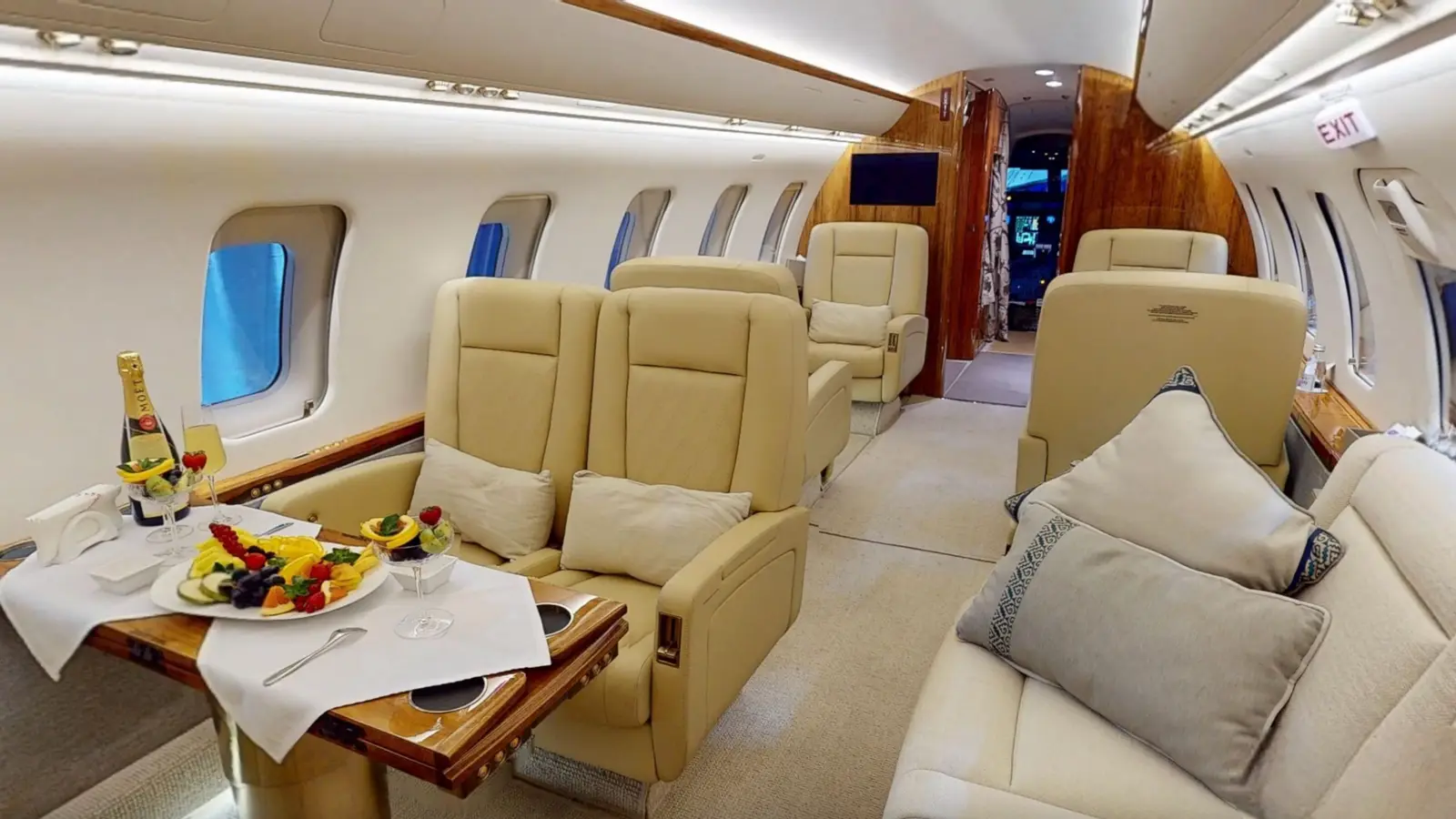 Bombardier Challenger 605 VQ-BAR operated by Comlux Aviation photo 5