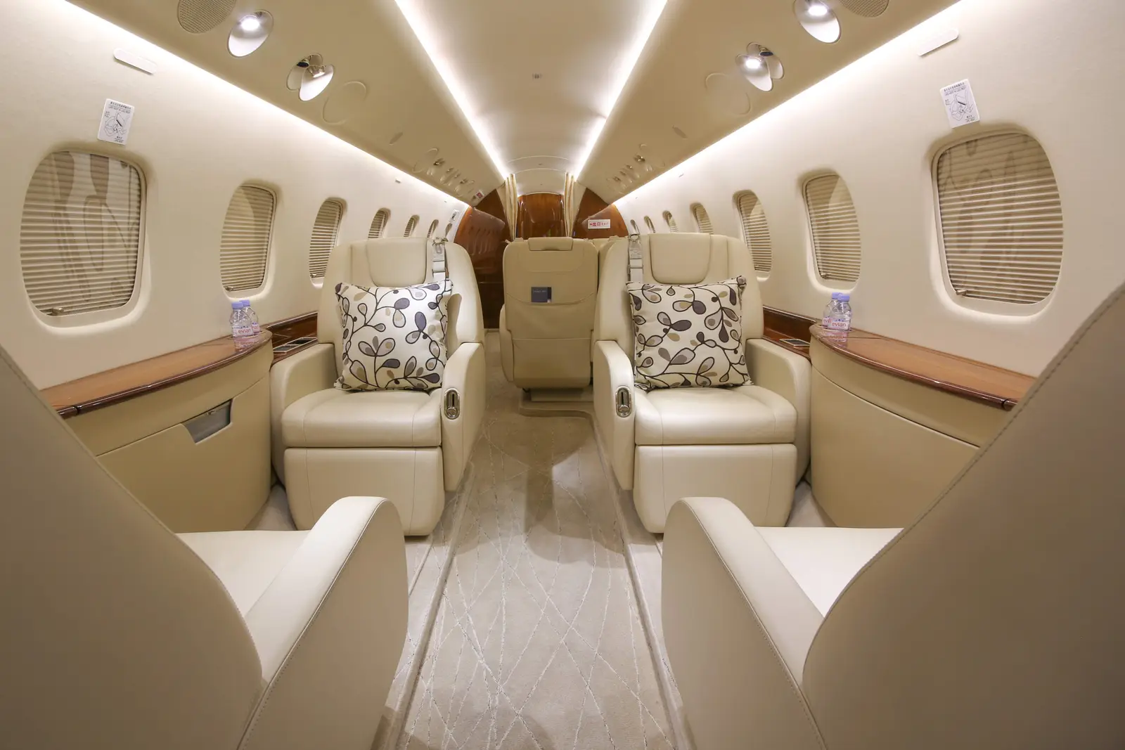 Embraer Legacy 650 VT-NKS operated by EHA Aviation Private, Ltd. photo 4