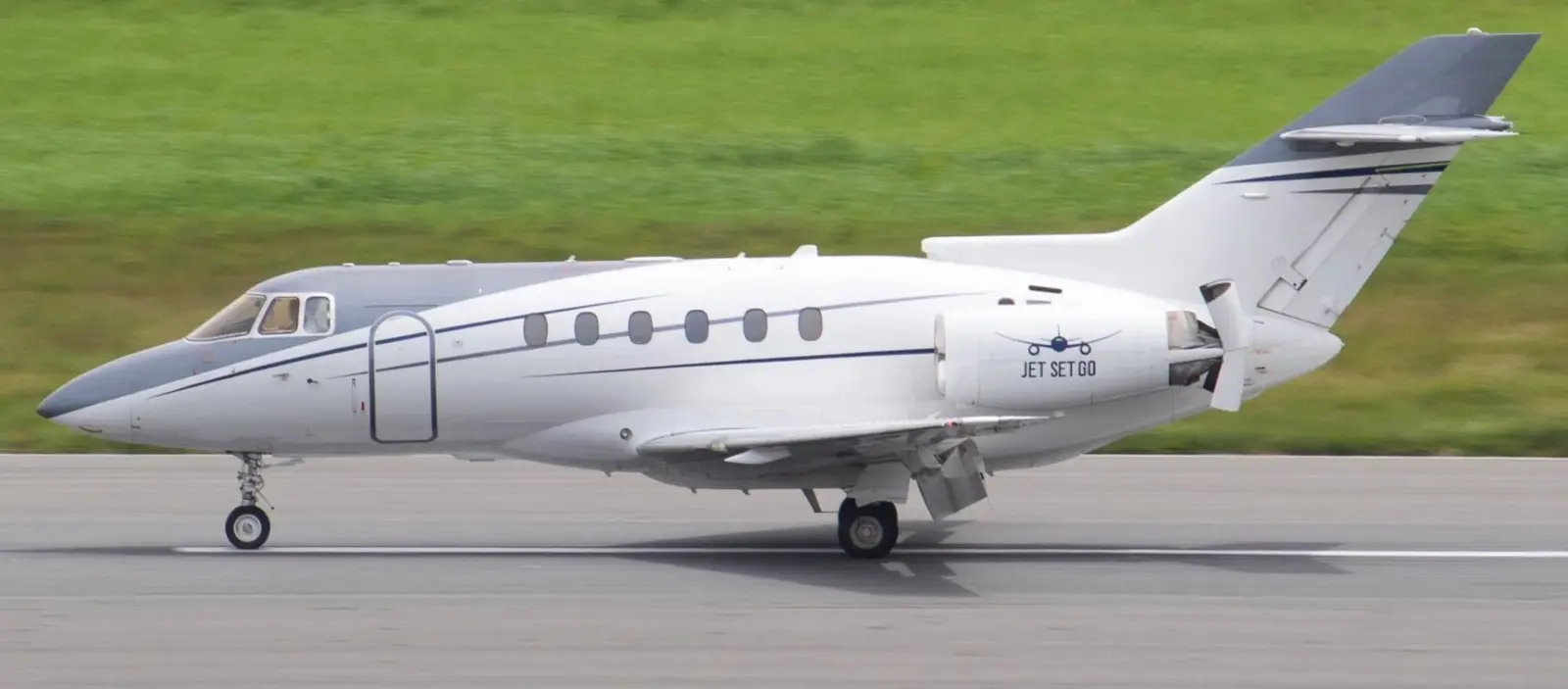Beechcraft Hawker 800XP VT-POP operated by Jetsetgo Aviation Services photo 2