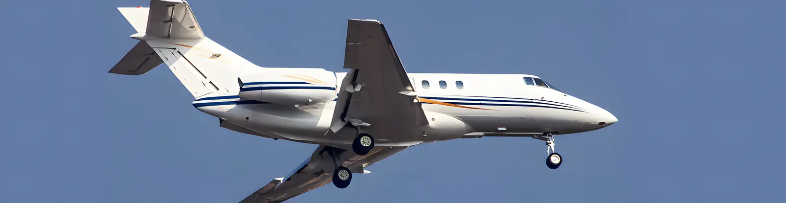 Beechcraft Hawker 800XP VT-VAP operated by Jetsetgo Aviation Services photo 3