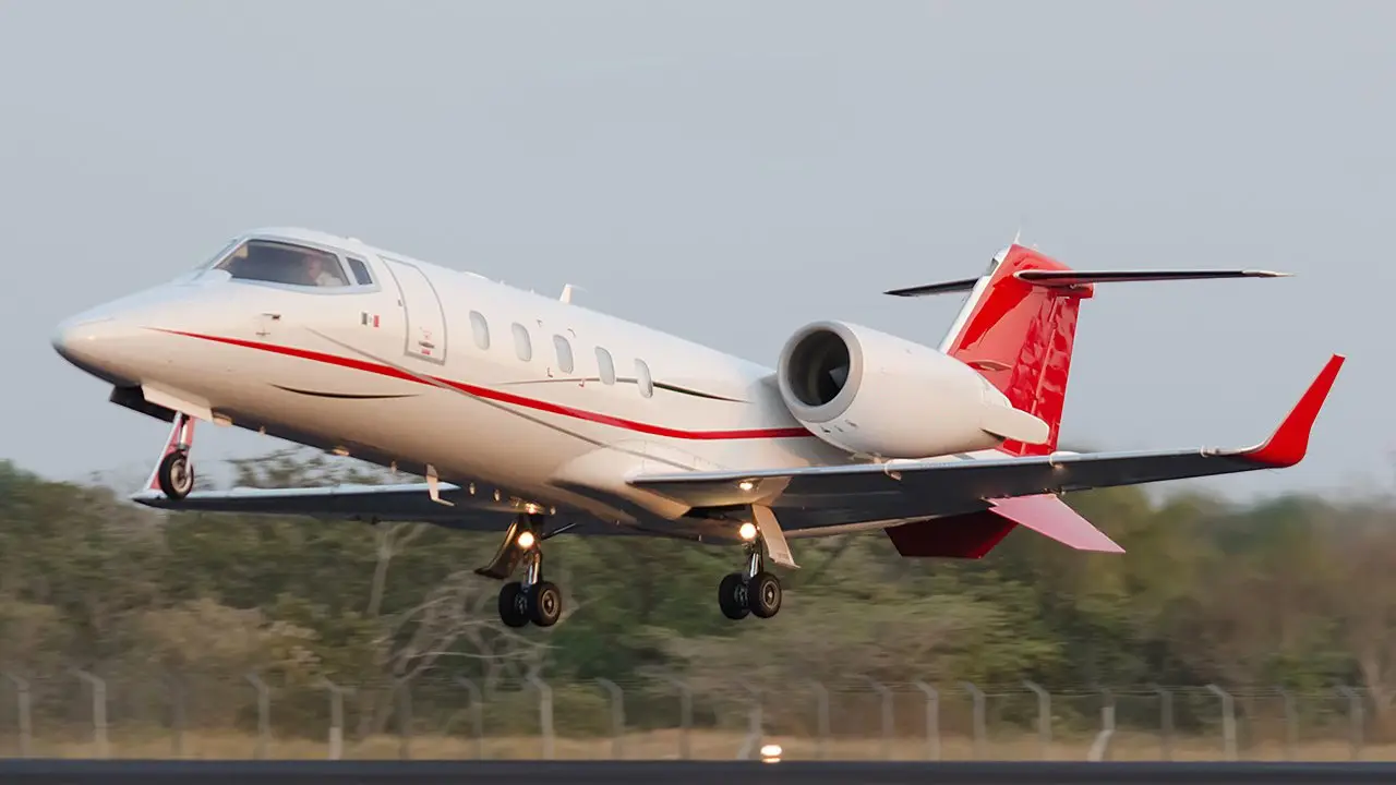 Bombardier Learjet 25 XA-CST operated by Jet Rescue Air Ambulance photo 3