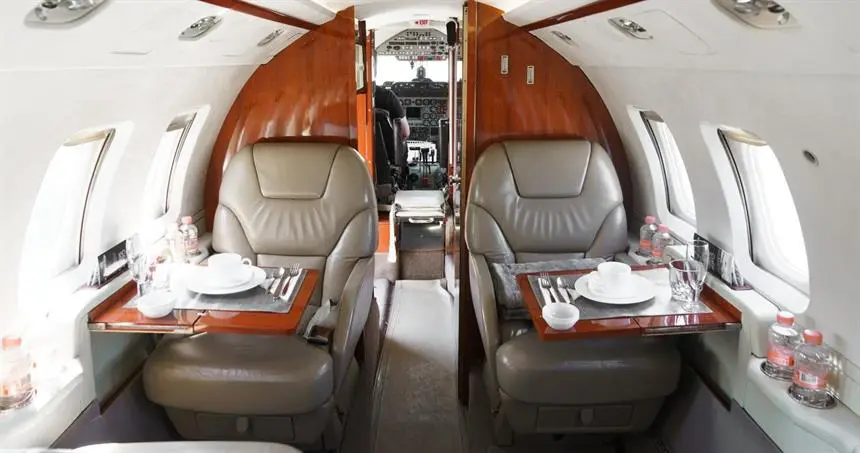 Beechcraft Hawker 800B XA-IZA operated by Jet Luxe photo 2