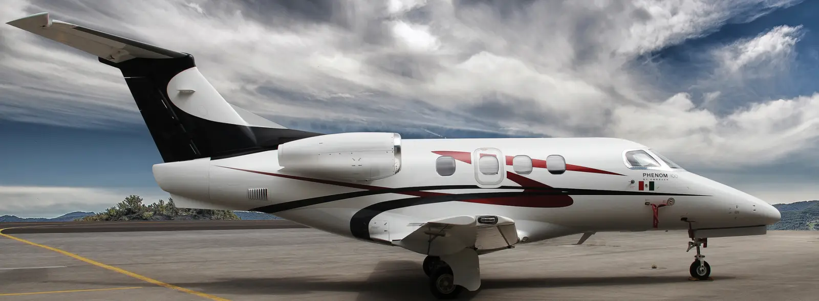 Embraer Phenom 100 XA-MSO operated by Jetlife, exterior