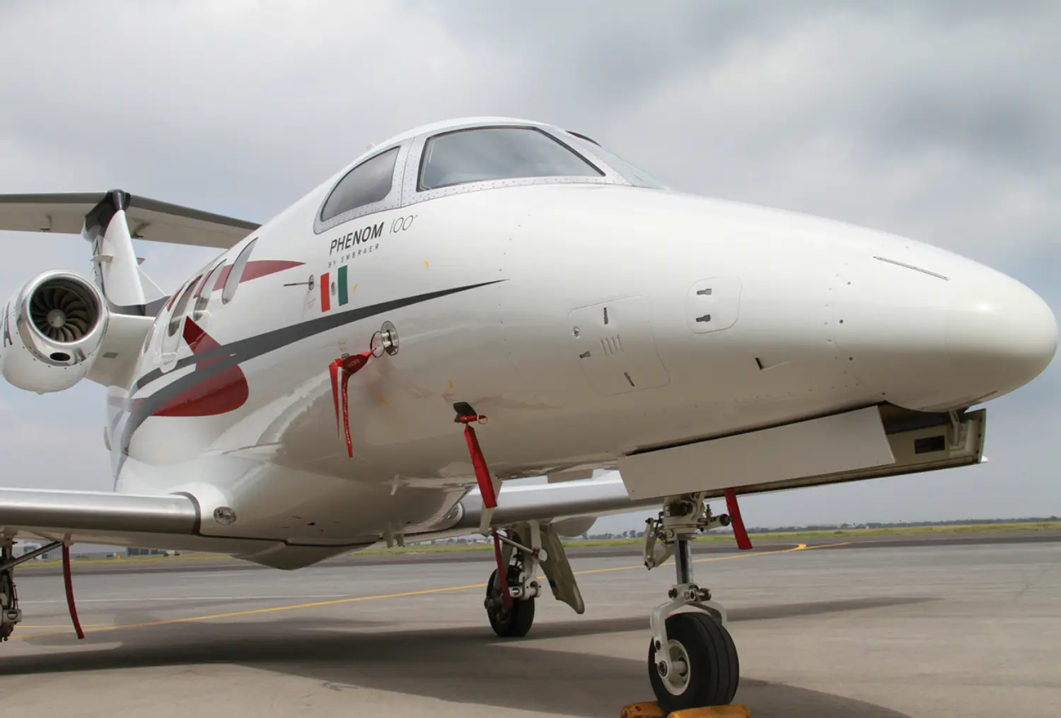 Embraer Phenom 100 XA-MSO operated by Jetlife photo 4