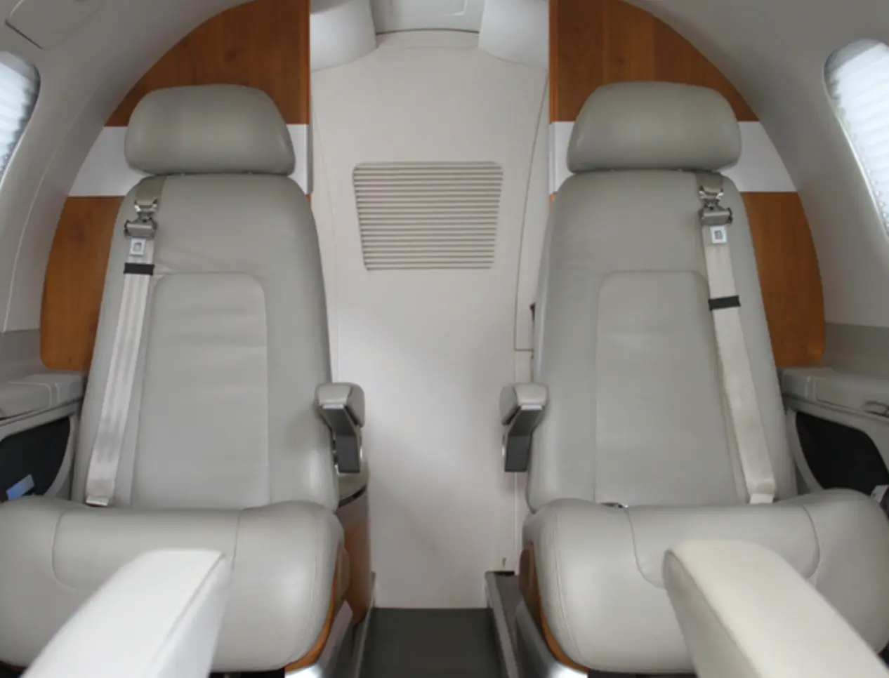 Embraer Phenom 100 XA-MSO operated by Jetlife photo 5