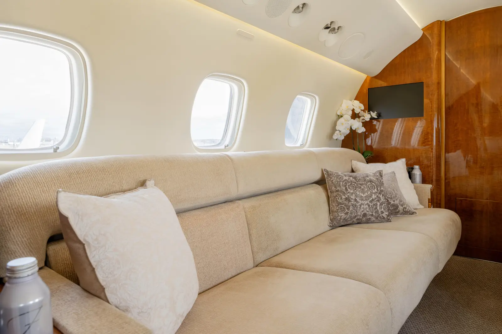 Embraer Legacy 650 YL-DAN operated by Union Aviation photo 6