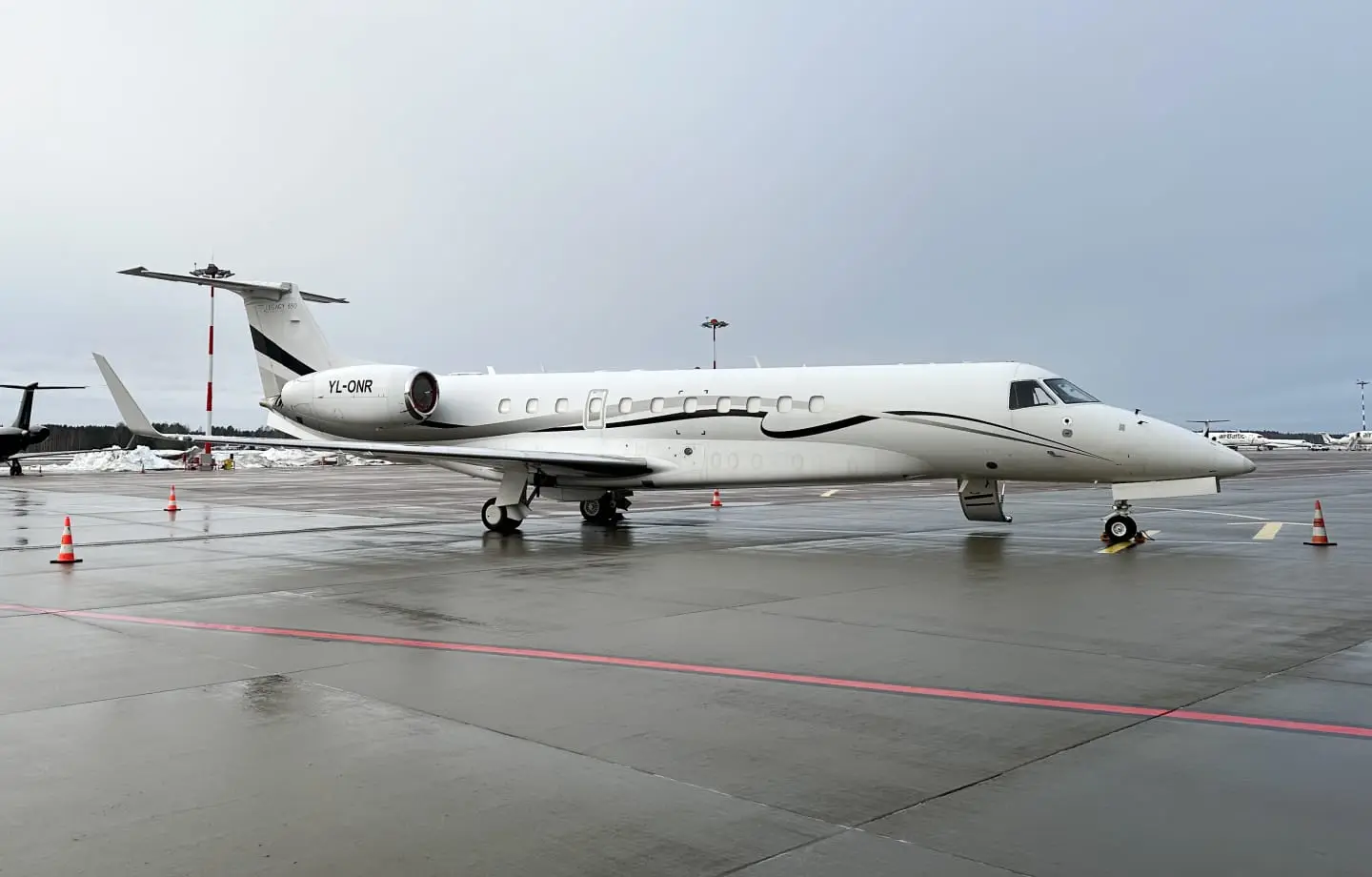 Embraer Legacy 650 YL-ONR