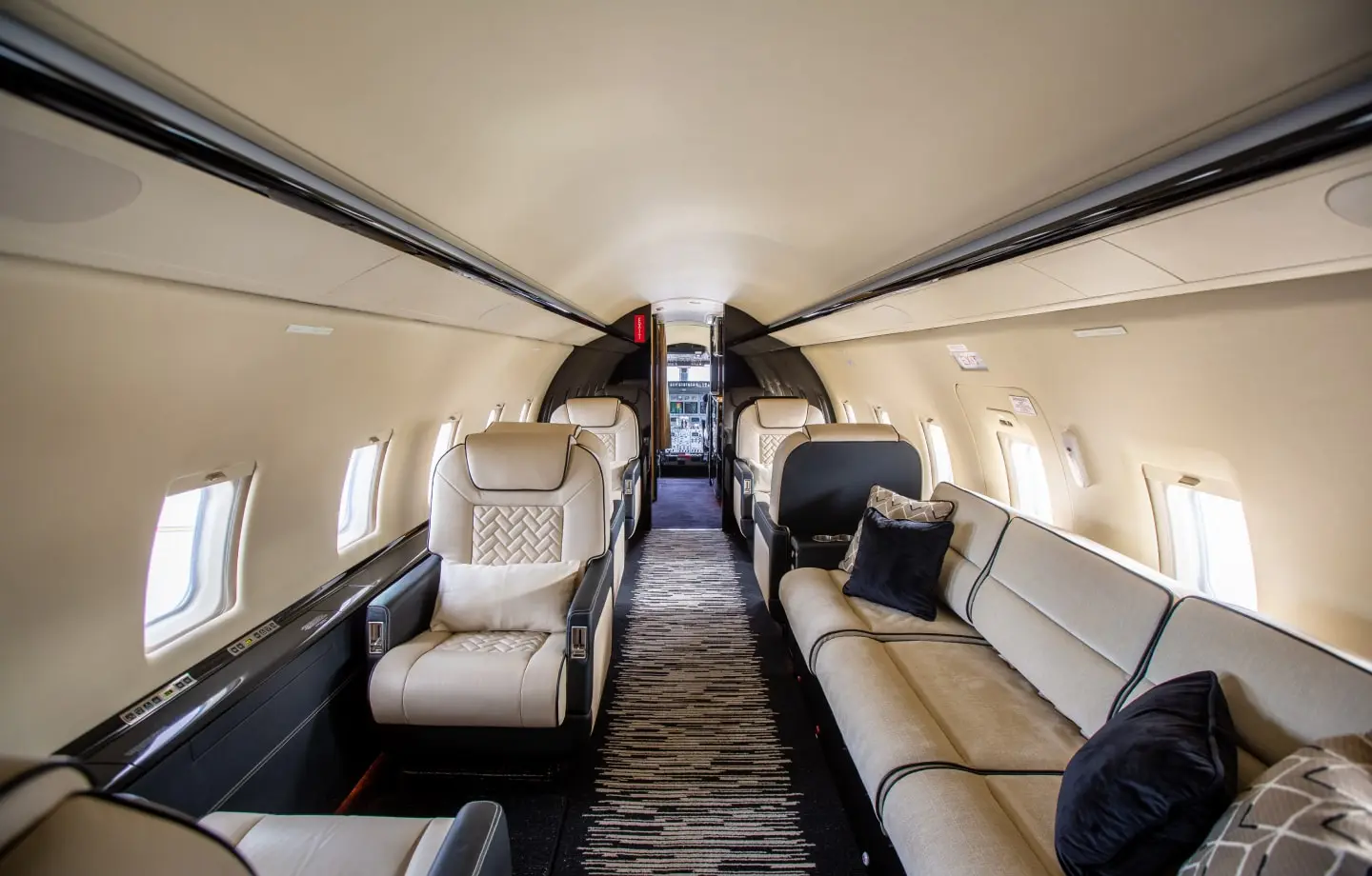 Bombardier Challenger 604 YL-TIM operated by Union Aviation photo 3