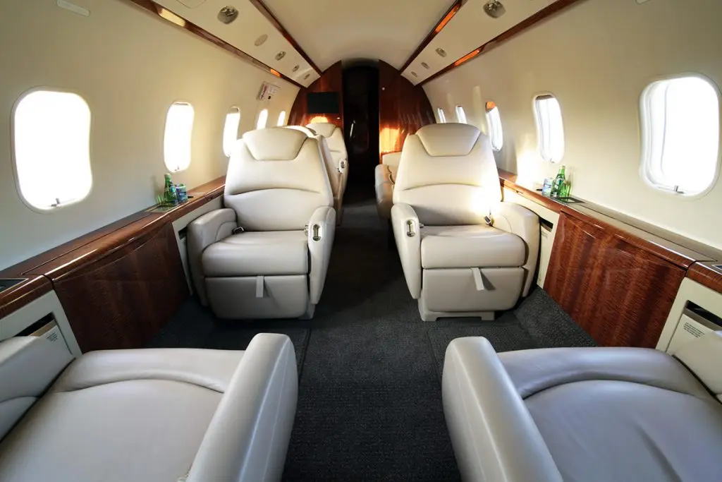 Bombardier Challenger 300 YR-TRC operated by Toyo Aviation photo 6