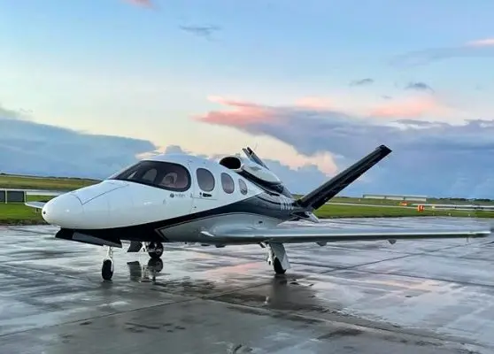 Cirrus SR22 YR-WSF operated by My Jet s.r.l. photo 4
