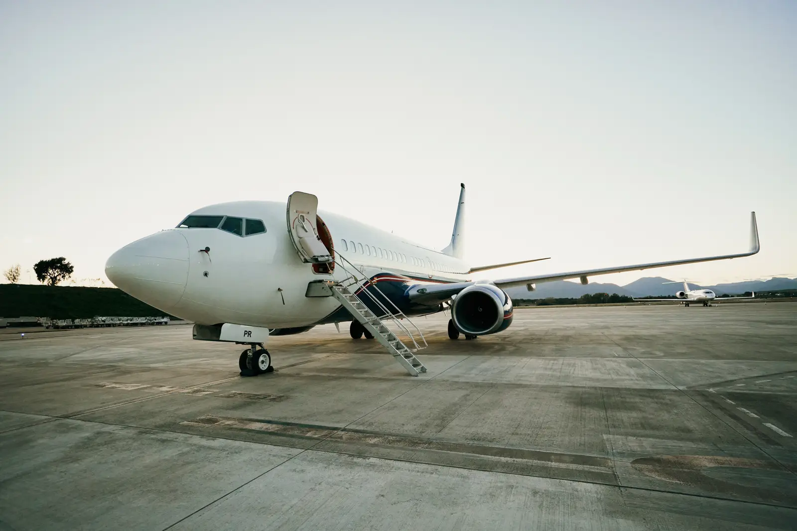 Boeing 737-700 YU-APR operated by Skybridge International Balkan D.O.O. photo 4