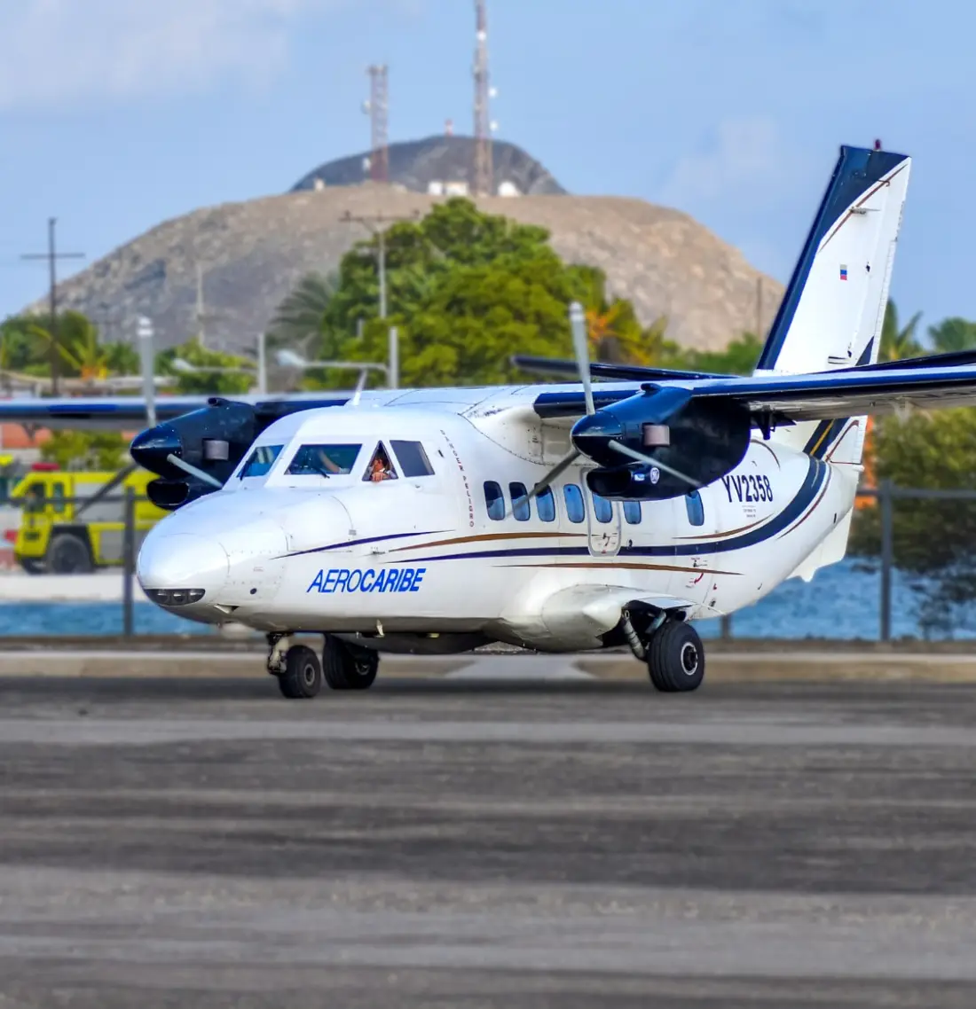 Let L-410 YV2358 operated by AeroCaribe photo 3