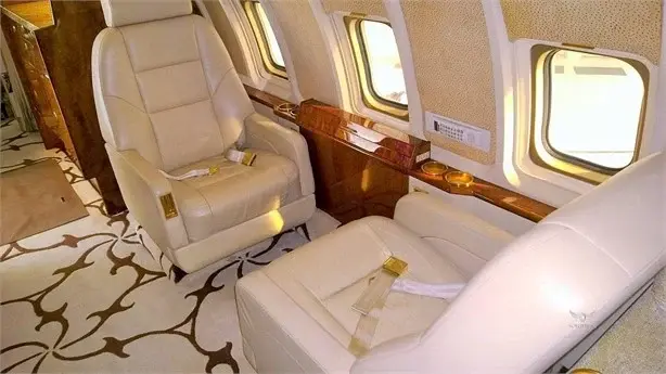 Bombardier Challenger 600 ZS-ISA operated by OwenAir photo 2