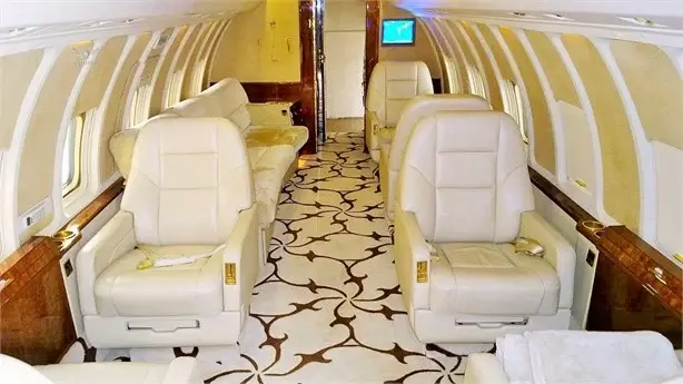 Bombardier Challenger 600 ZS-ISA operated by OwenAir photo 5