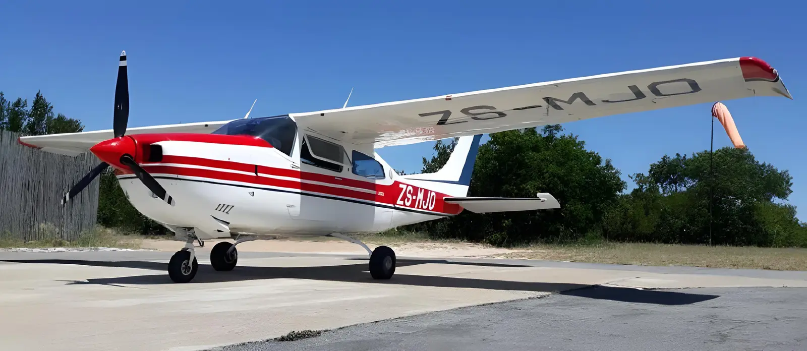 Cessna 210 ZS-MJO operated by Cesszani Aviation, exterior