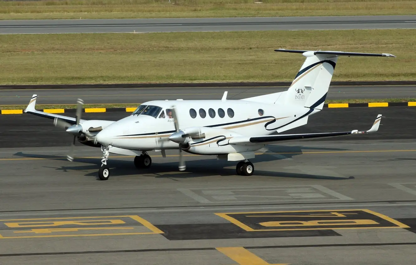 Beechcraft King Air 200 ZS-PCH operated by Comair Flight Services CFS photo 4