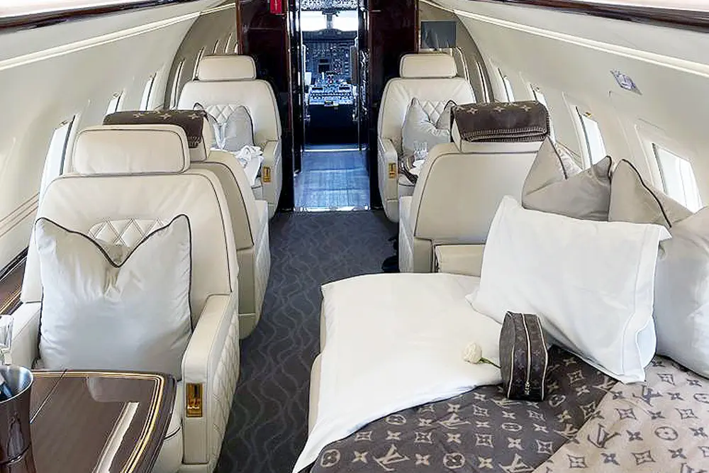 Bombardier Challenger 601 ZS-SGC operated by Luxaviation Africa photo 2