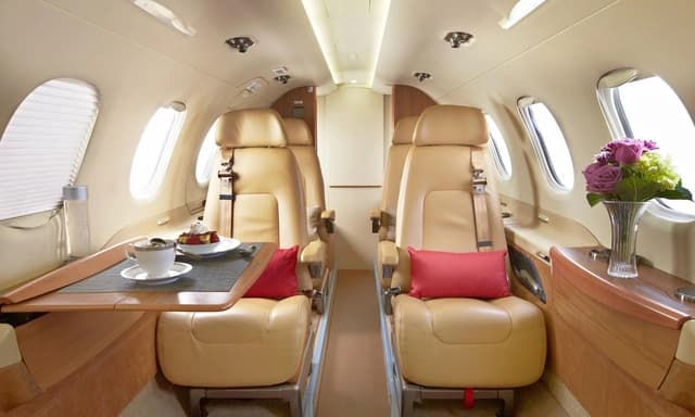 Embraer Phenom 300 N300GV photo 2
