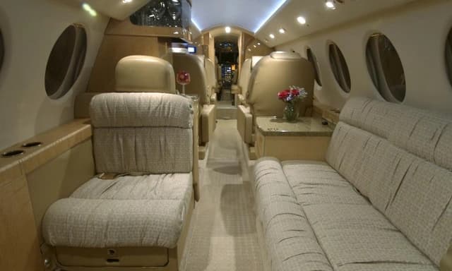 Falcon 50 N777ZL photo 2