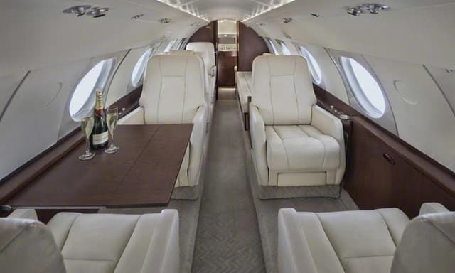 Falcon 20 N200WK photo 4