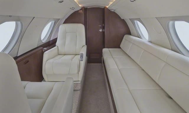 Falcon 20 N200WK photo 2