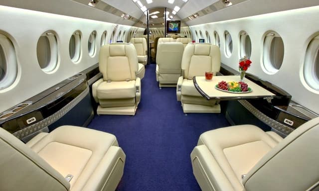 Falcon 2000 N187AA photo 2