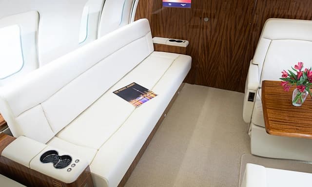 Challenger 605 N605MM photo 4