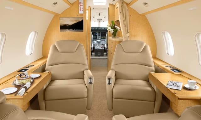 Challenger 300 N283B photo 2