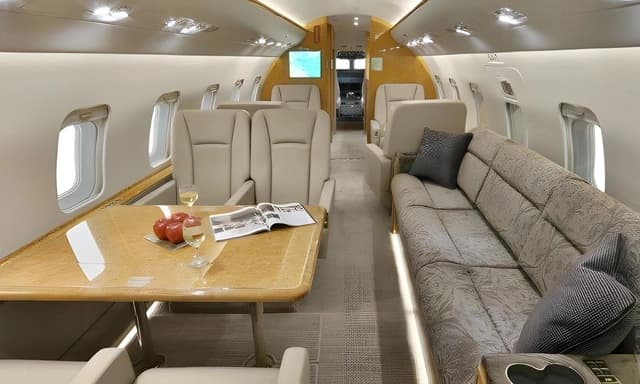 Challenger 604 N575AG photo 2