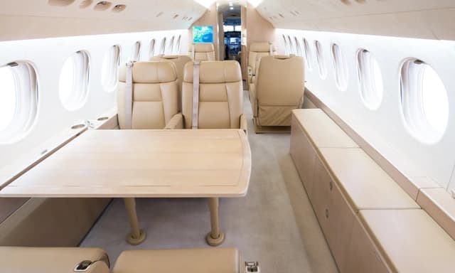 Falcon 7X N221HJ photo 5