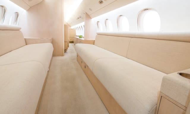 Falcon 7X N221HJ photo 4