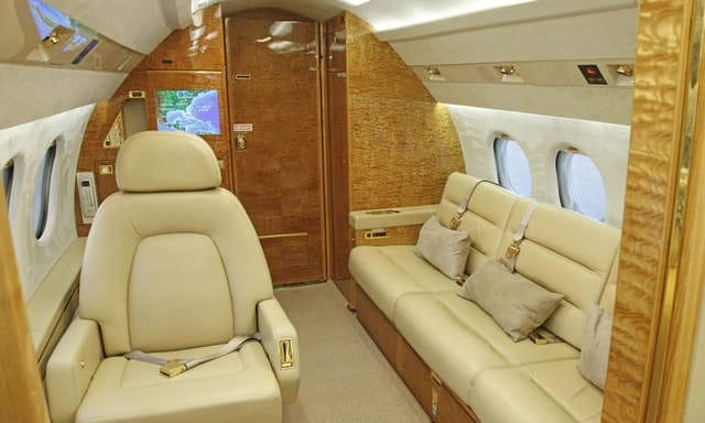 Falcon 900 N361K photo 4