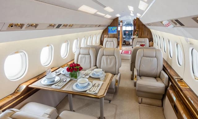 Falcon 2000 N783FS photo 3