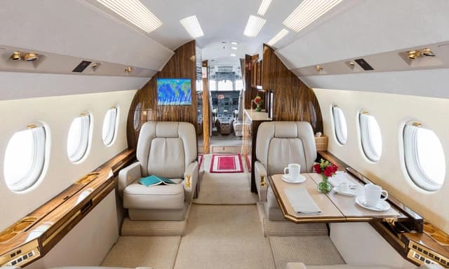Falcon 2000 N783FS photo 4