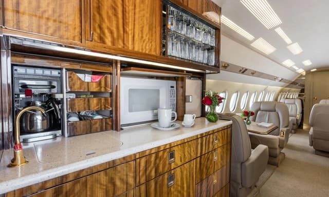 Falcon 2000 N783FS photo 6
