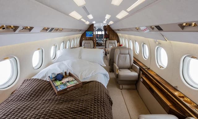 Falcon 2000 N783FS photo 5