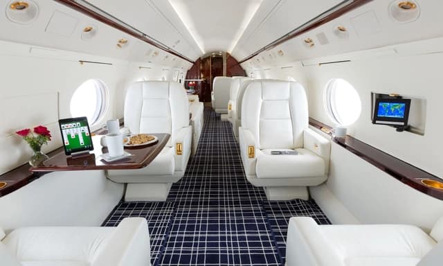 Gulfstream G550 N814PR photo 2