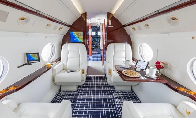 Gulfstream G550 N814PR photo 5