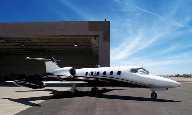 Learjet 35A N453AM