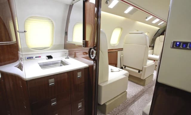 Learjet 60XR N104RJ photo 5