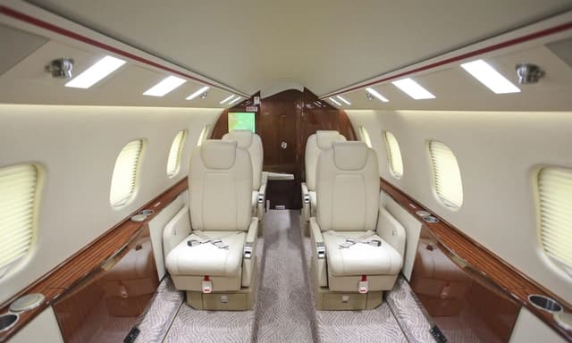 Learjet 60XR N104RJ photo 2