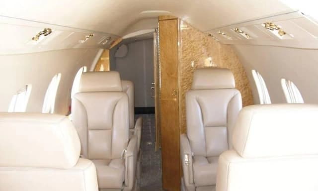 Learjet 55 N54NW photo 2