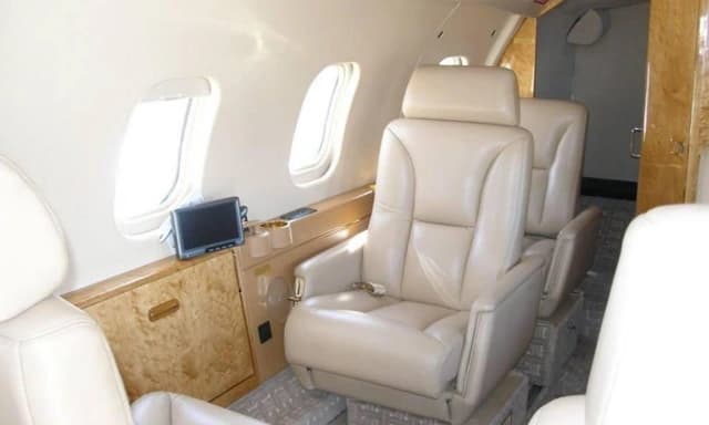 Learjet 55 N54NW photo 3